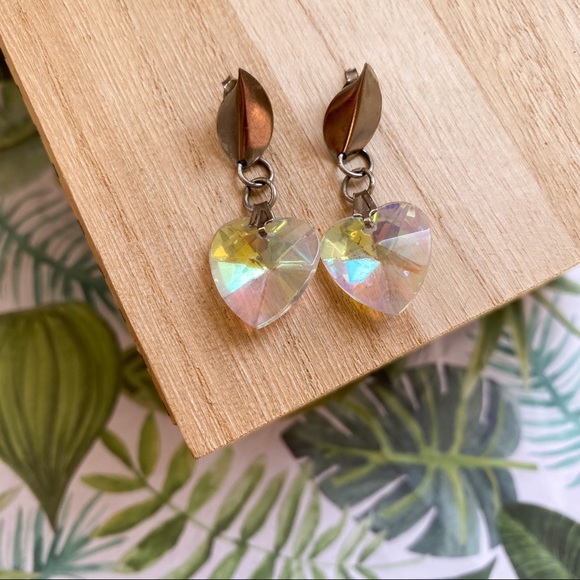FREE with any purchase ✨Holographic geometric heart earrings 💖 - Picture 4 of 5